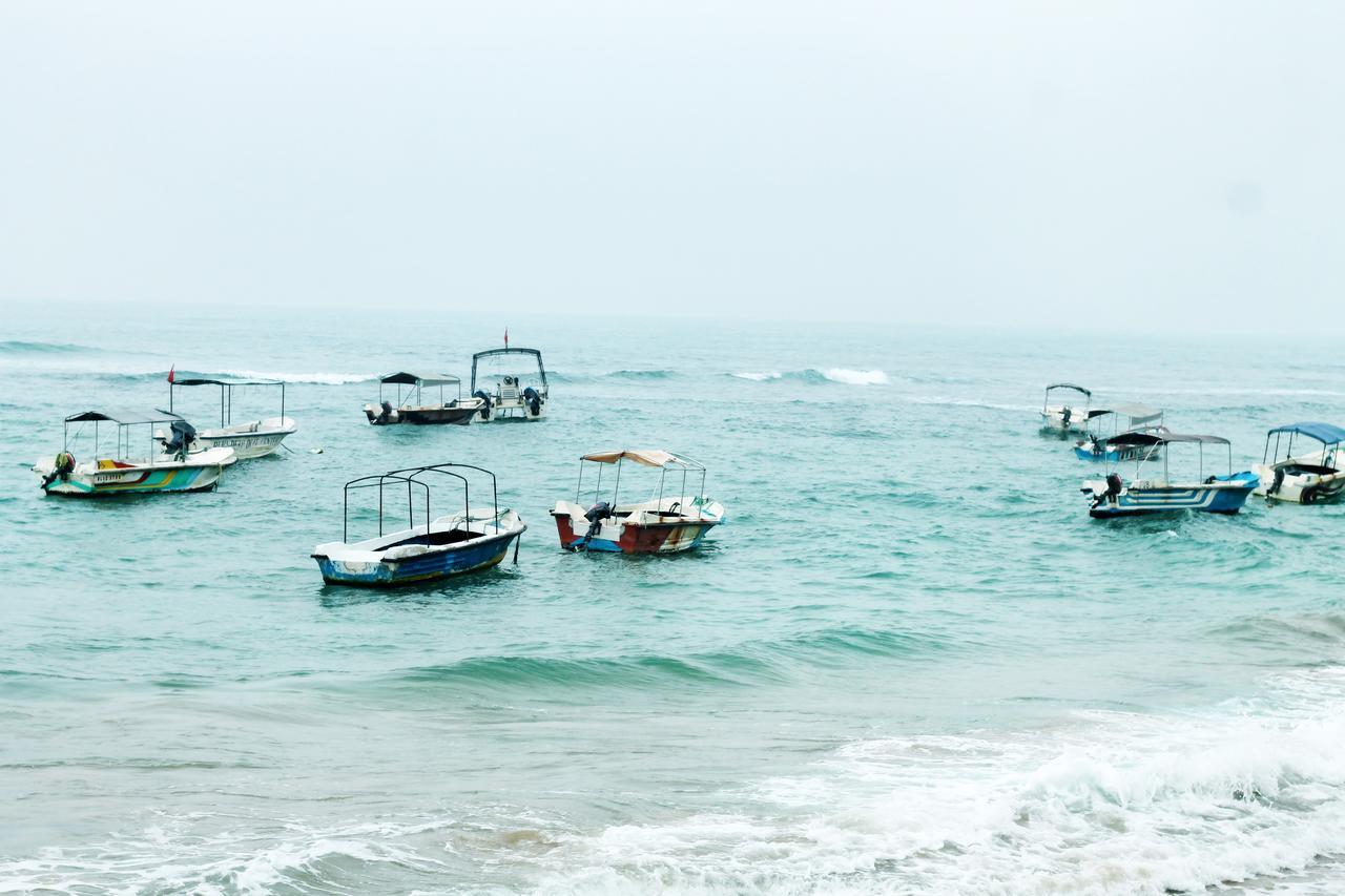 Coral Seas Beach Hikkaduwa Exterior photo